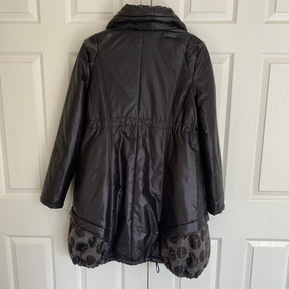 Tara Vao puffy Jacket - Picture 10 of 13